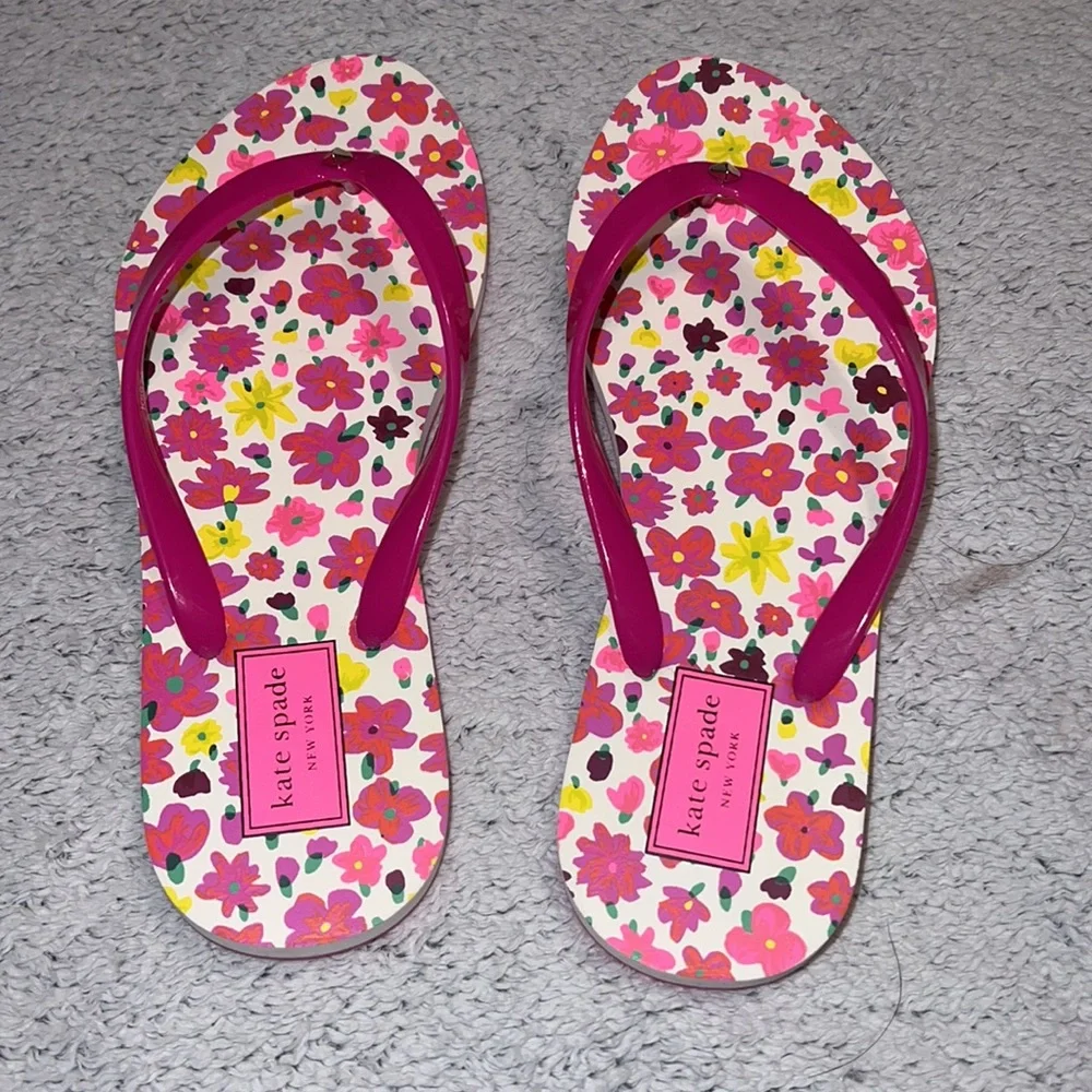 Women's Kate Spade NEW pink/floral flip flops, sandals,  sz 6